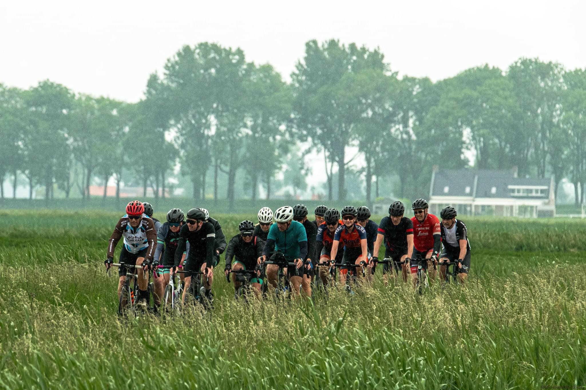 Terugblik op een geslaagde 10e editie van de 8HW Tourcyclo 🚴‍♂️🌧️🌞